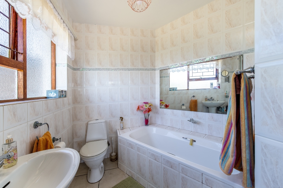 6 Bedroom Property for Sale in Cola Beach Western Cape